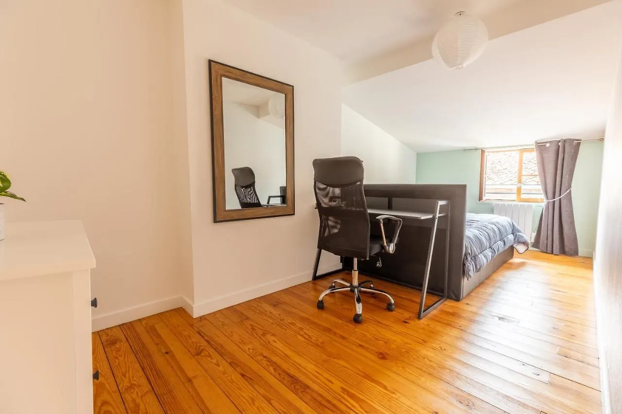 Apartment Le Double Pirou # 2 Appartements # Halte Auvergne Thiers France