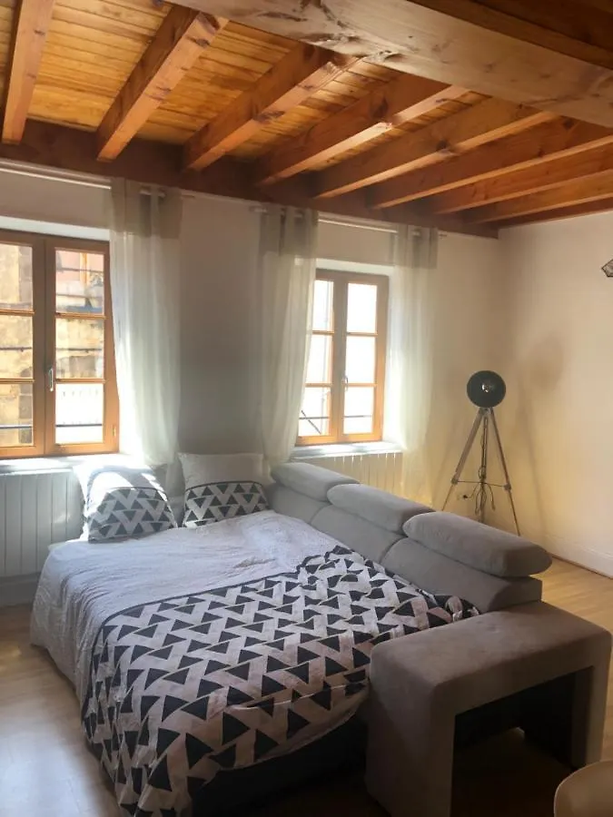 Le Double Pirou # 2 Appartements # Halte Auvergne Thiers 0*,