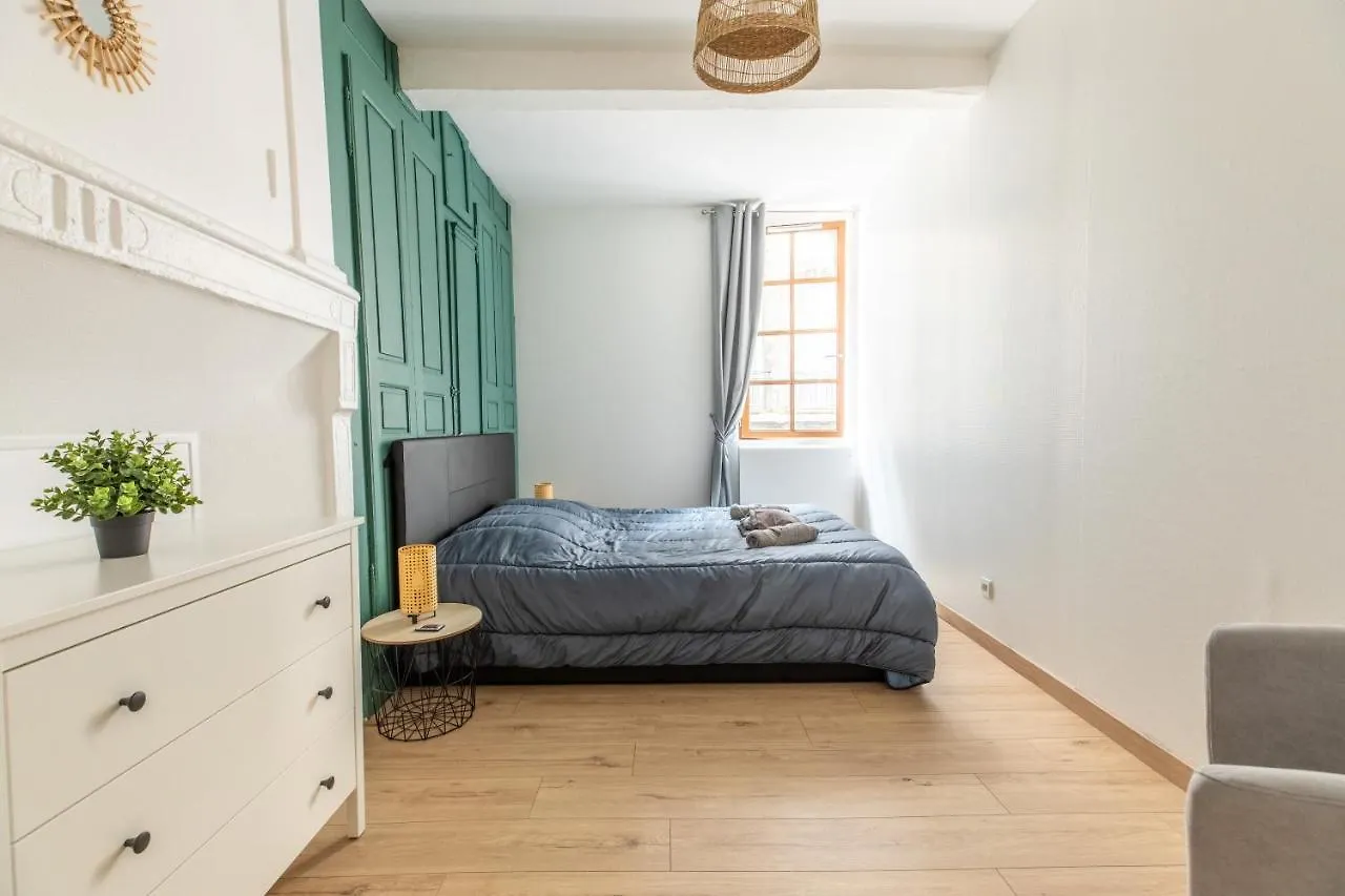 Le Double Pirou # 2 Appartements # Halte Auvergne Thiers France