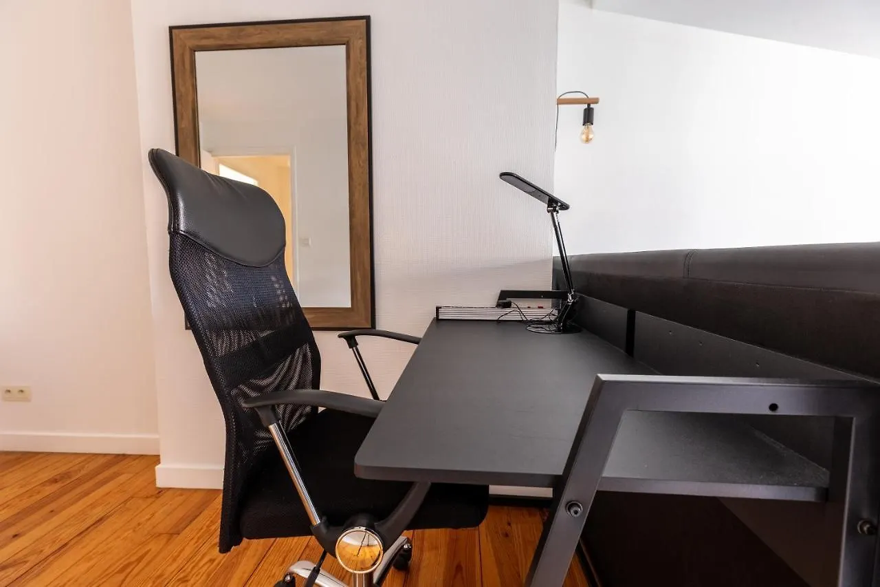 Le Double Pirou # 2 Appartements # Halte Auvergne Thiers 0*,  France