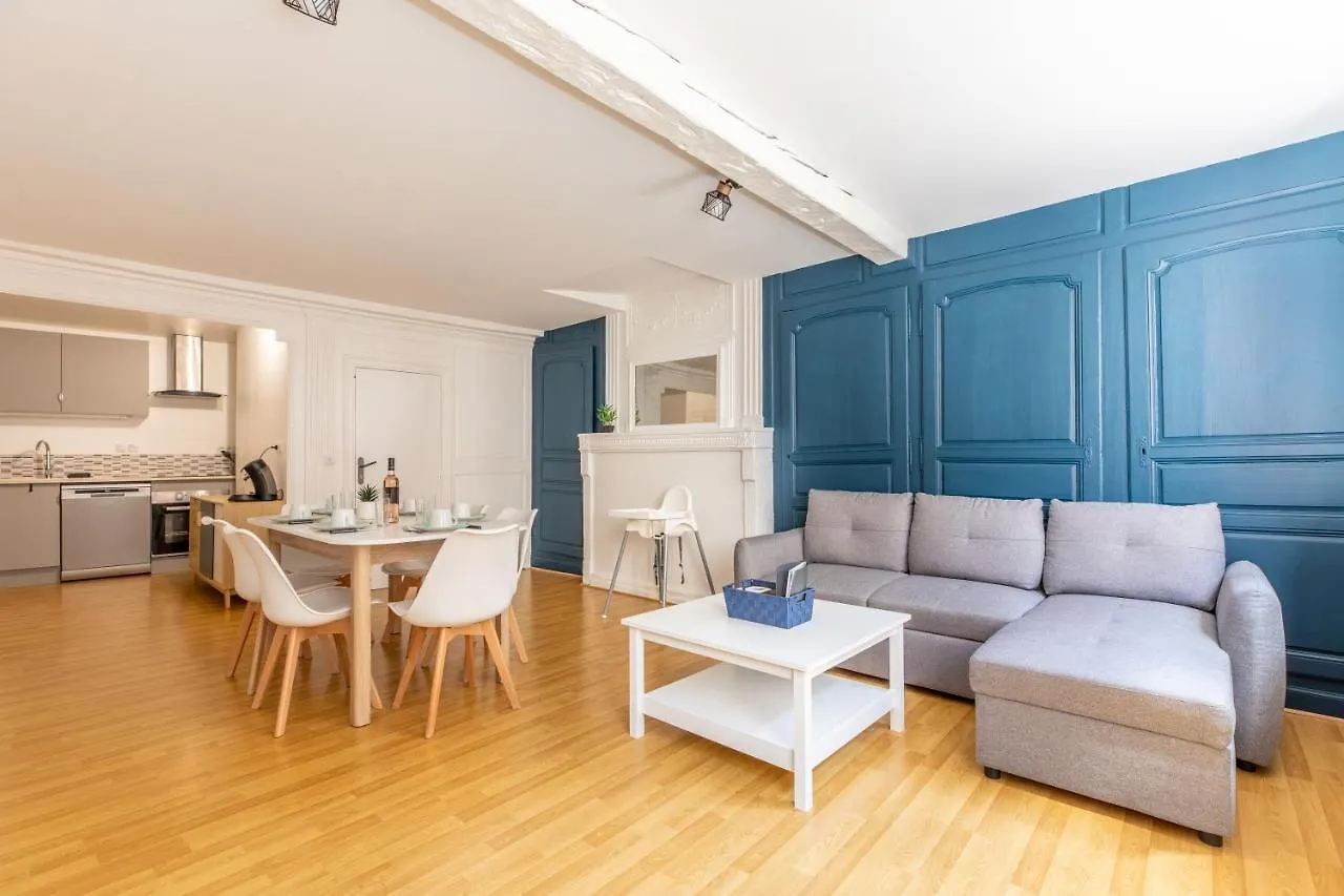 Le Double Pirou # 2 Appartements # Halte Auvergne Thiers 0*,